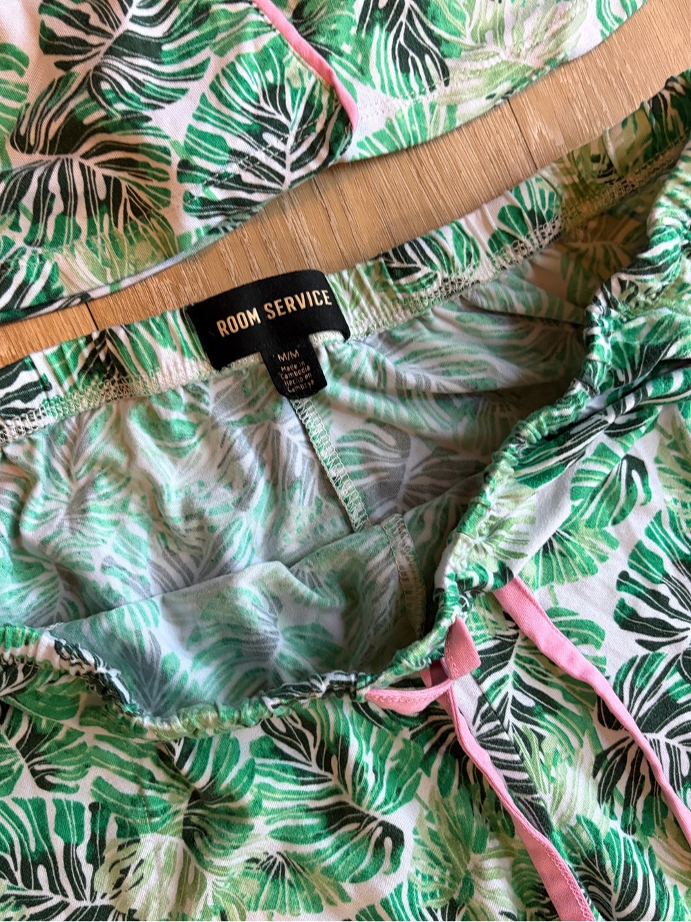 Tropical Green Leaf-Print Short-Sleeve & Capris Pajama Set - Picture 7 of 16